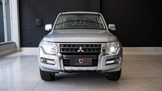 MITSUBISHI PAJERO 3.2 HPE 4X4 7 LUGARES 16V TURBO INTERCOOLER DIESEL 4P AUTOMÁTICO